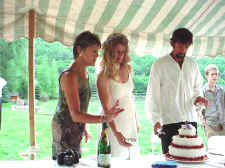 Patsy explains how to cut the cake.jpg (105472 bytes)